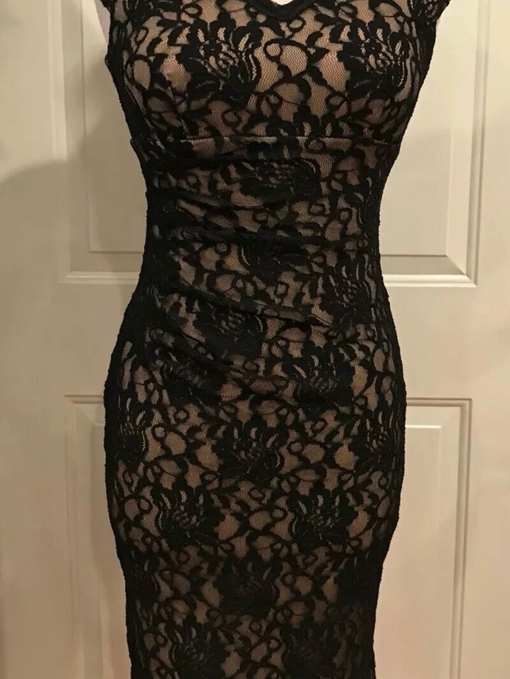 Xscape Off-the-Shoulder Black/Nude Lace Midi Ruched Evening Cocktail Dress SZ 2